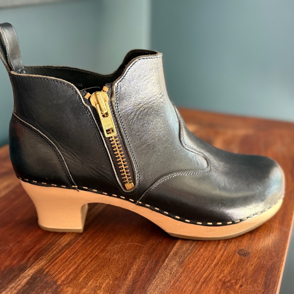 Hasbeens Toffel Swedish Clog Boot - image 1